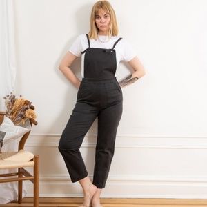 Loup knot overalls, black